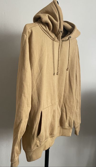 Bluza z kapturem i dużą kieszenią