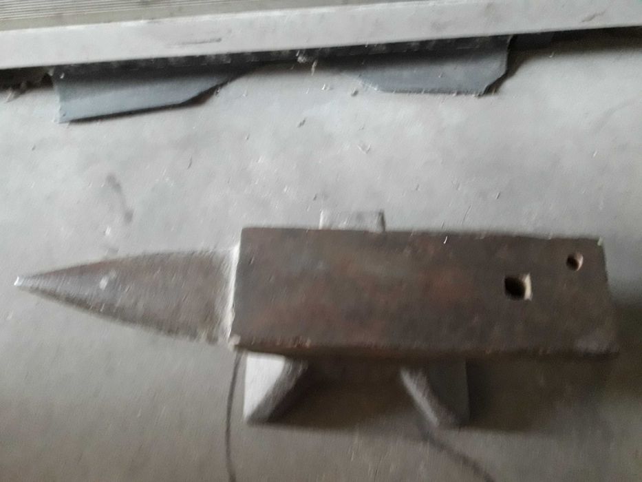 kowadło  waga około 135 kg