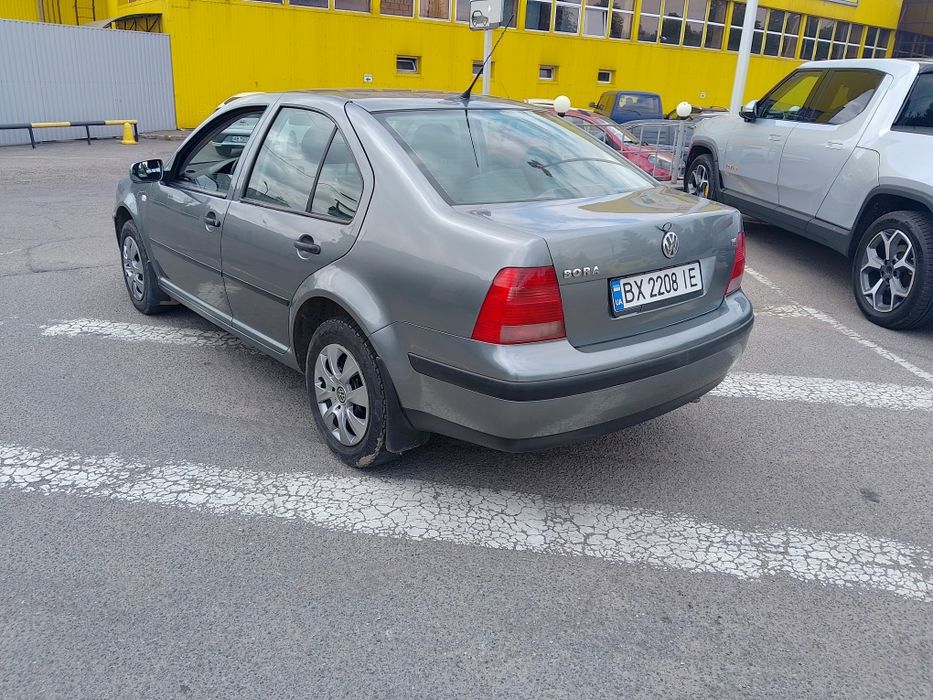 Авто на ходу кожен день,торг присутній.2003р/1.6бензин.   0680659241 знаходиться у Вінниці