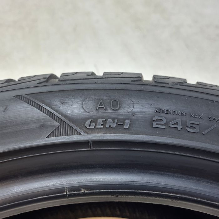 Opony zimowe 245/40/18 - GOODYEAR Ultra Grip Performance Gen-1 XL AO