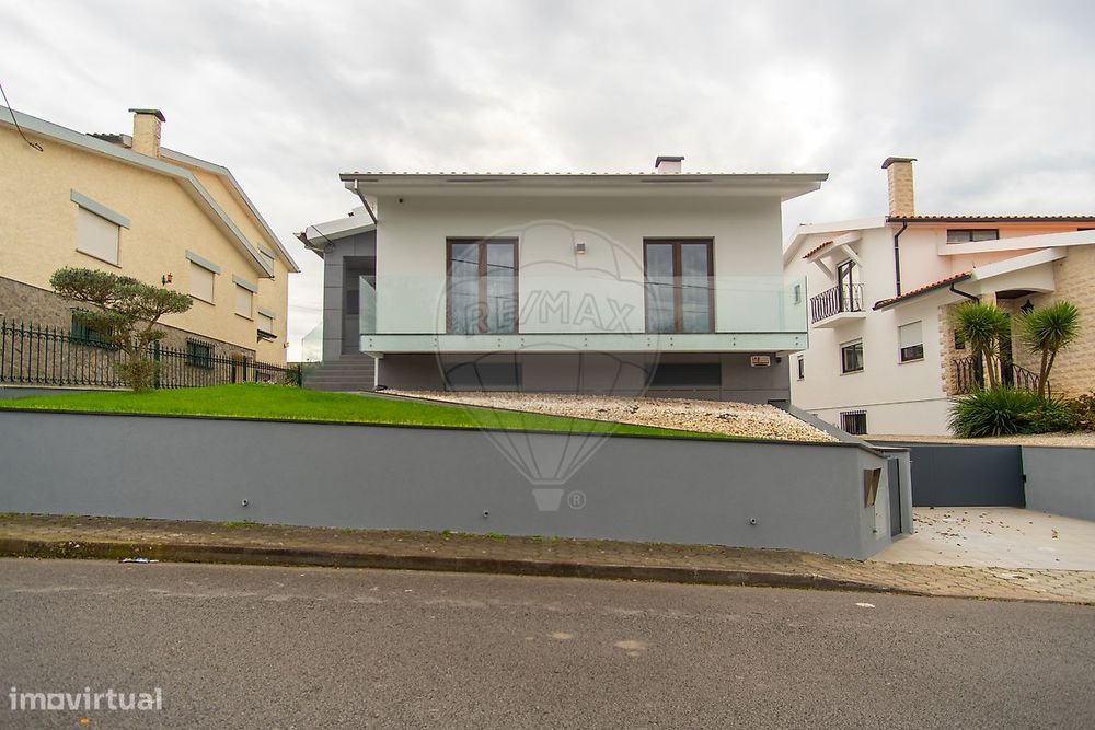 Moradia T4 para venda