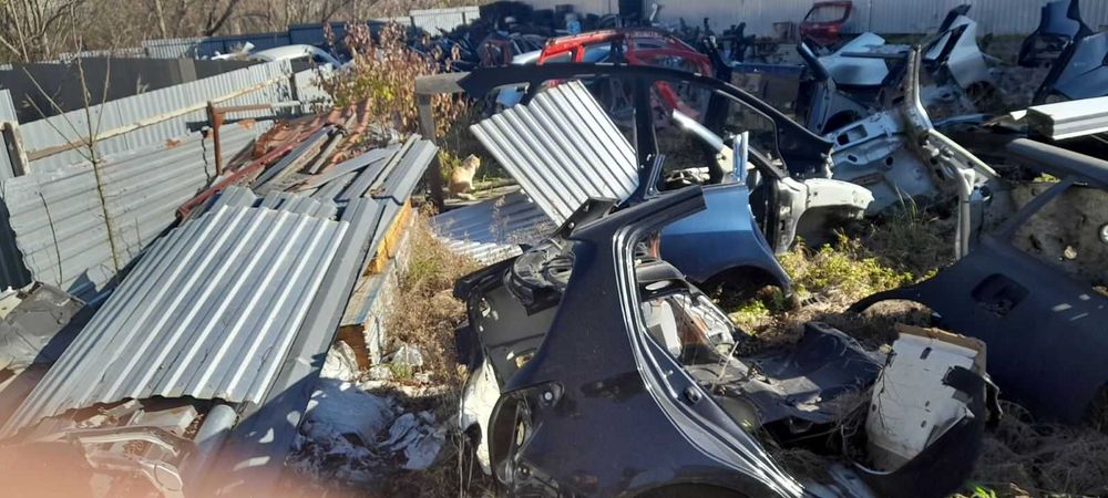 Четверть крило задня права Toyota Yaris III 2013р