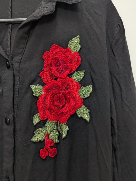 Czarna koszula ma krótka sukienka haftowane kwiaty róże s36