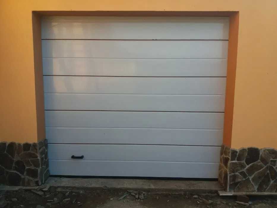 Секційні автоматичні ворота в гараж на пульті (Comfort Garage gates)