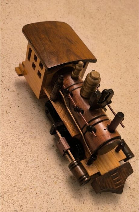 Belíssima coleção , miniaturas em madeira com 35cm  LOUÇAS FALCÃO