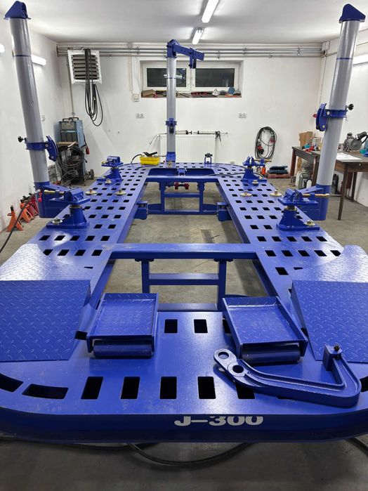 Rama blacharska / maszyna do prostowania karoserii J-300