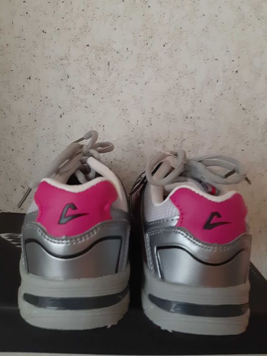 Кросівки жіночі 36 р.