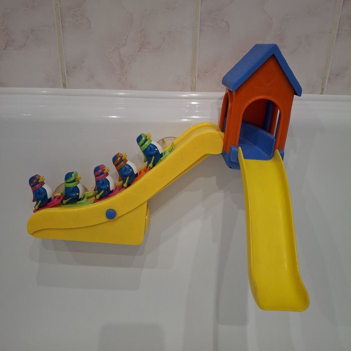 Іграшка для вани Tomy Пингвіни на водній гірці