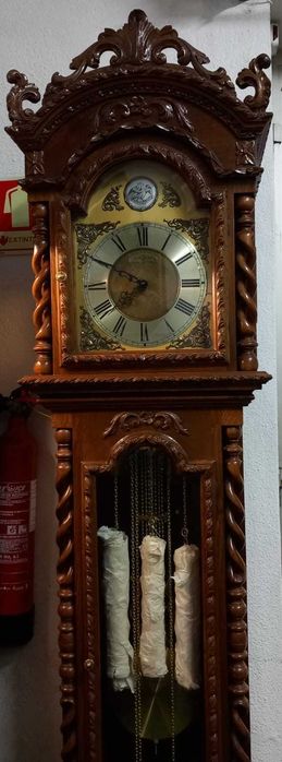 Relógio de sala trabalhado á mão