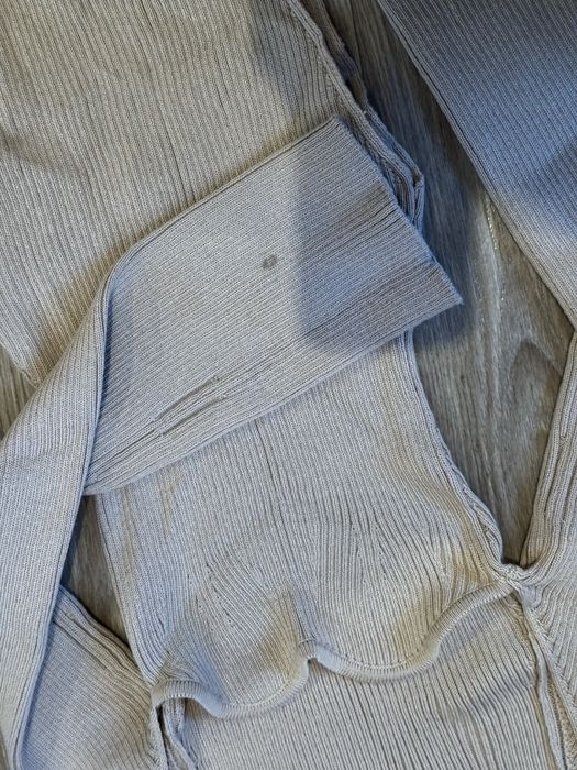 Вʼязана кофта з відкритими плечима бежева