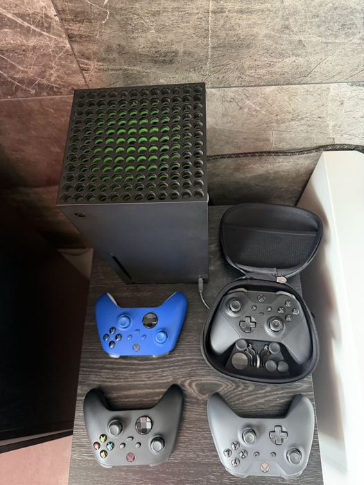 XBOX Series X. 3 pady +pad elite series 2 +1tb storage expansion