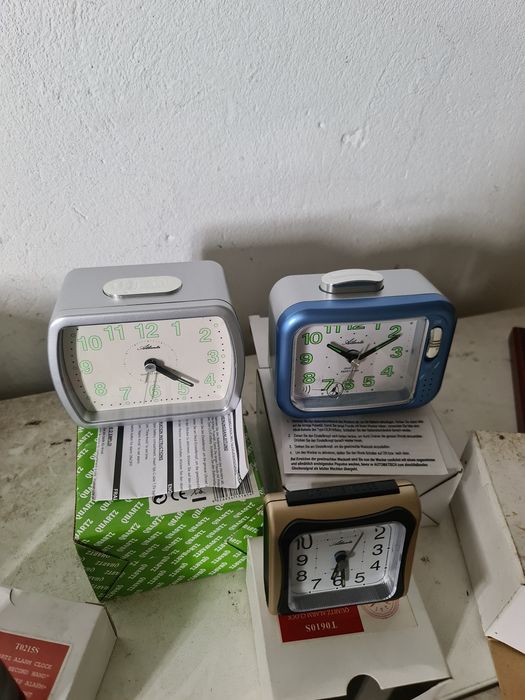 Relogios despertador a pilhas