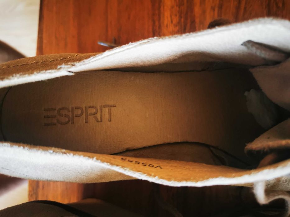 Buty zamszowe ESPRIT rozmiar 40