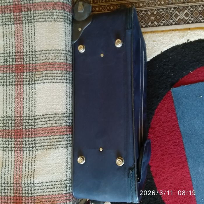 Чемодан на коліщатках,розмір 60*40*20см. Ціна 450грн.