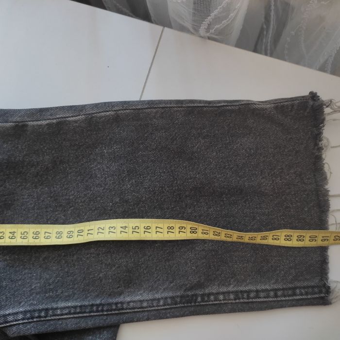 Продам джинси р.36