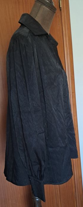 Elegante Camisa / Blusa Preta RLINEA (Made in Italy) – Padrão Texturado e Botões Trabalhados