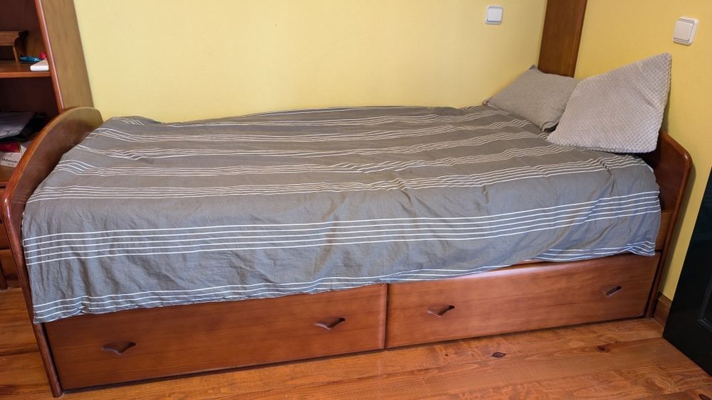 Cama e estúdio com secretária de estantes - ARC