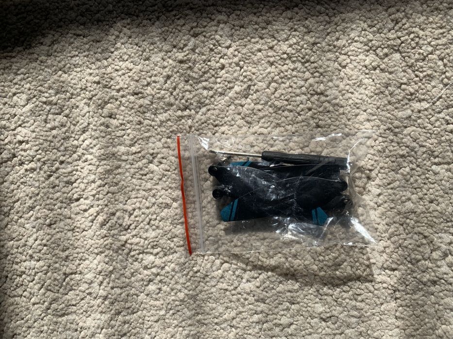 Drone svd com camera, 3 baterias, 1 comando, 4 Hélices novas64284930120705124