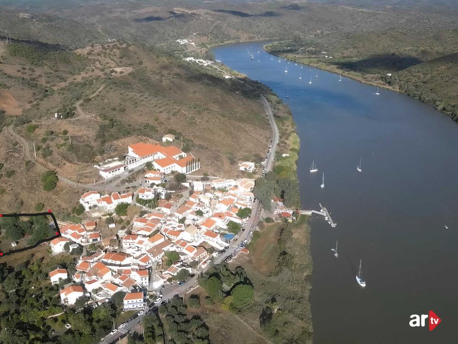 Terreno numa aldeia — Alcoutim E Pereiro, Faro