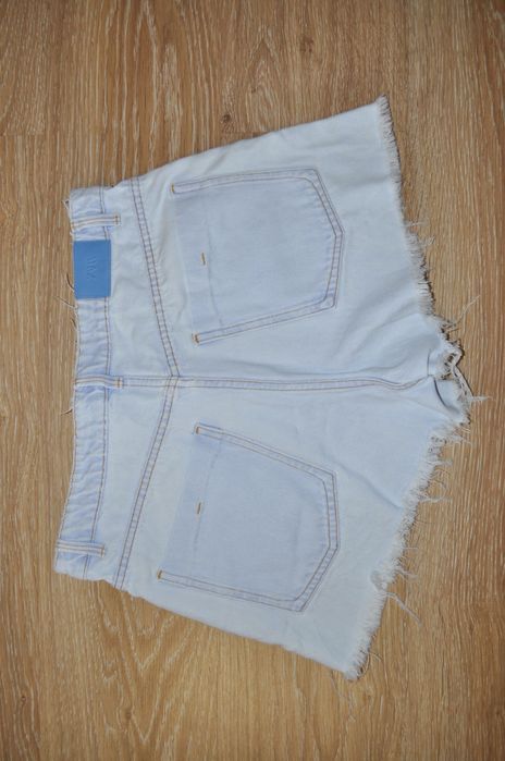 Джинсовые шорты с потертостями zara
