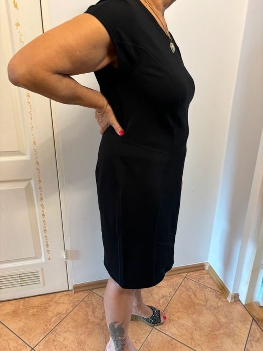 Marc cain mała czarna elegancka sukienka bandazowa tuba wyszczuplająca
