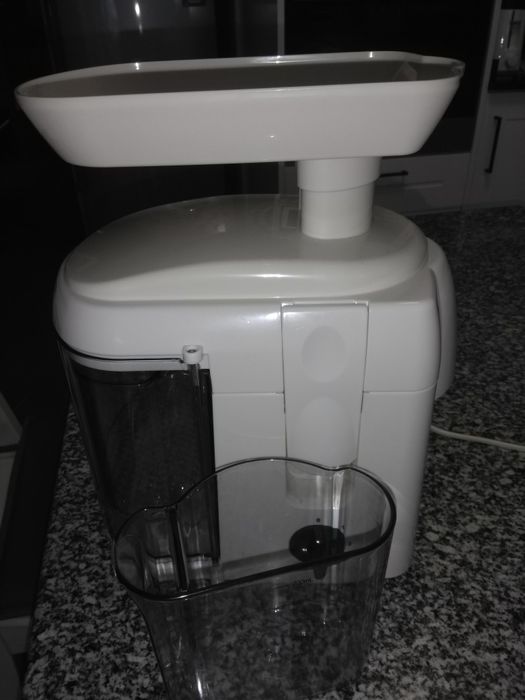 Máquina para extracção de sumos