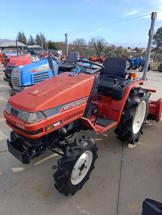Trator Mitsubishi MT 155, com frese