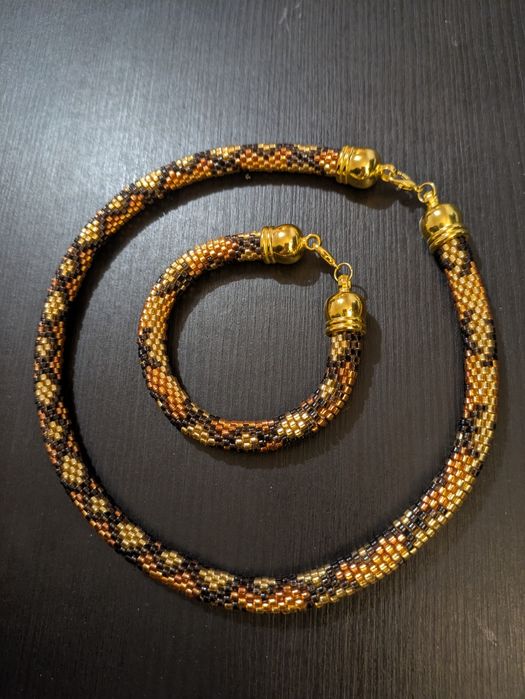 Conjunto de colar e pulseira, trabalho manual