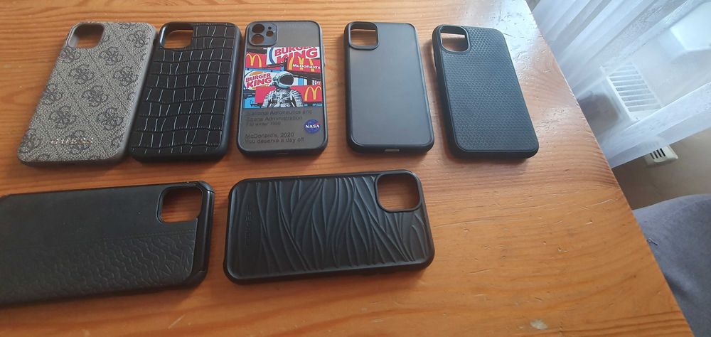 IPhone 11 64 GB +zestaw etui +etui z baterią