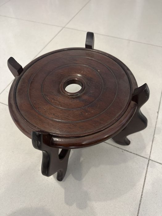Suporte para vasos em madeira