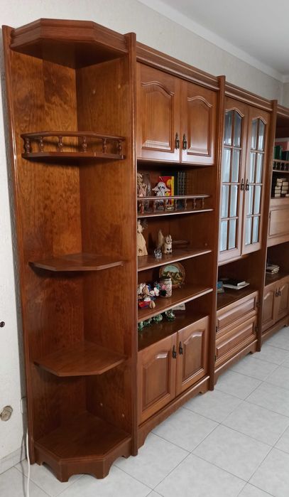 Móvel Louceiro em Mogno