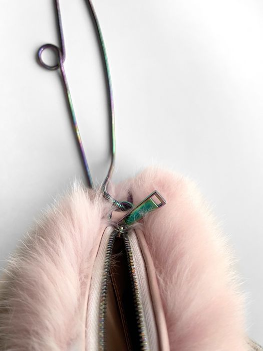 Diane Von Furstenberg Power of Love Fur Puff Carteira