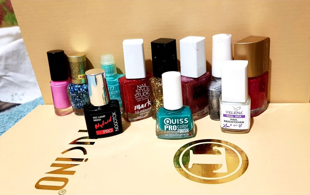 Маникюрный набор/ лаки для ногтей