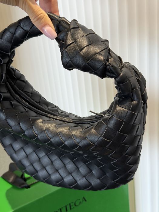 Bottega Veneta чорна шкіряна сумочка