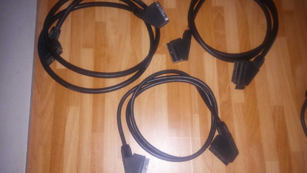 Diversos cabos e adaptadores