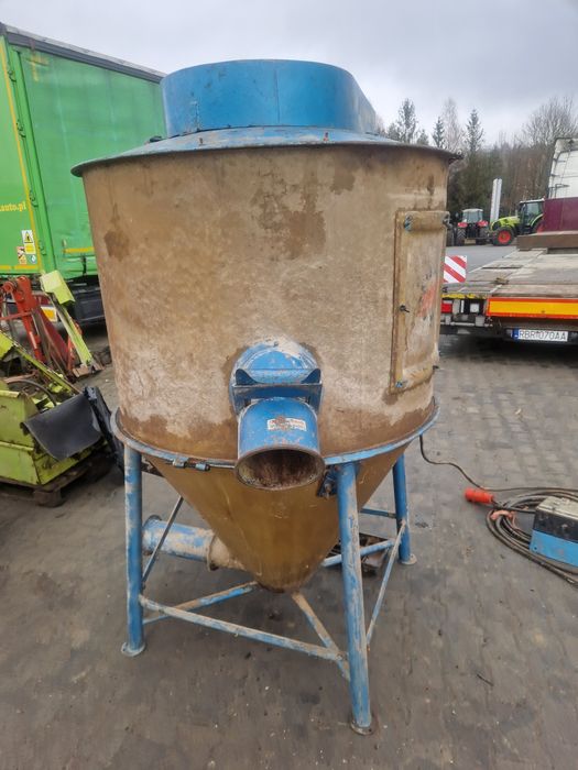 Śrutownik  z mieszalnikiem podajnik ślimakowy