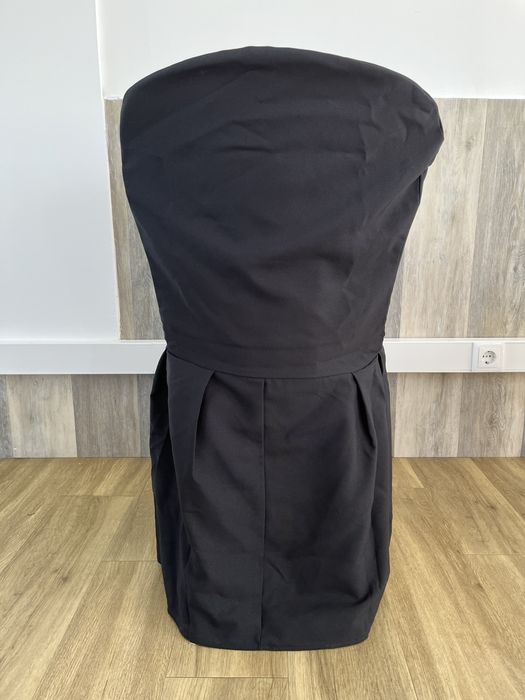 Cadeiras de resina com forras e almofada