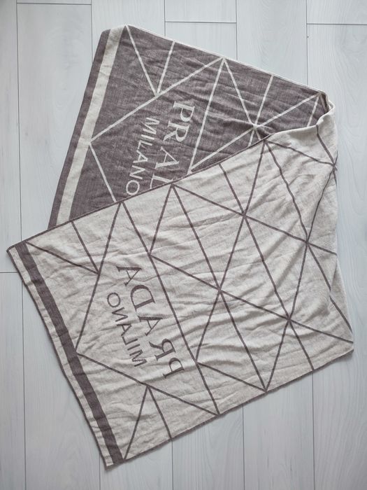 Prada Milano szalik beżowo brązowy jak nowy