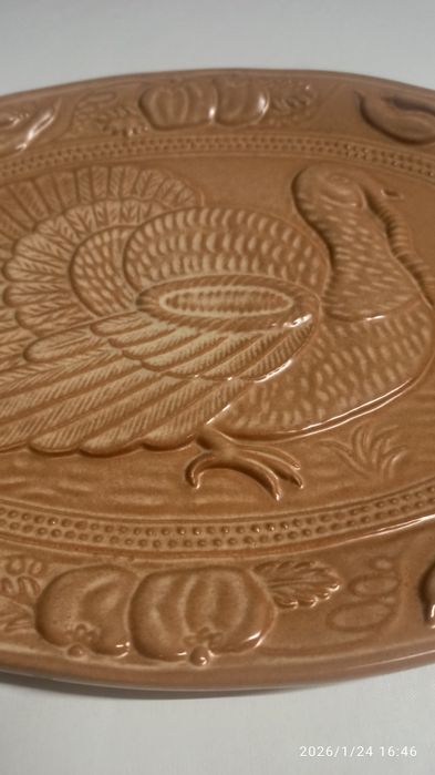 Travessa com peru em relevo