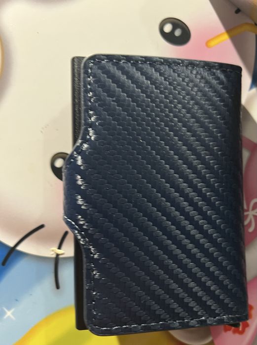 Carteira de cartões protege de roubos de maquinas