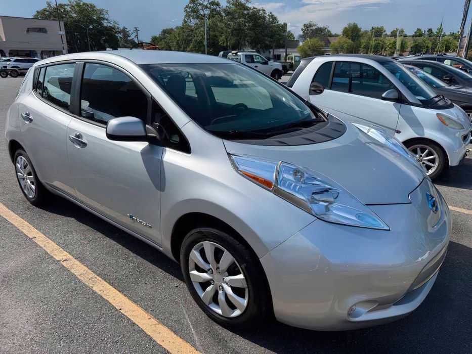 Nissan LEAF S      2015