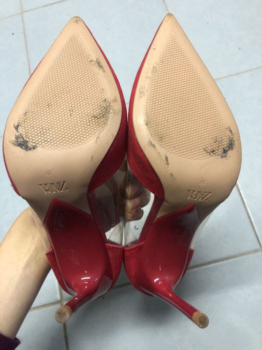 Czerwone szpilki zara