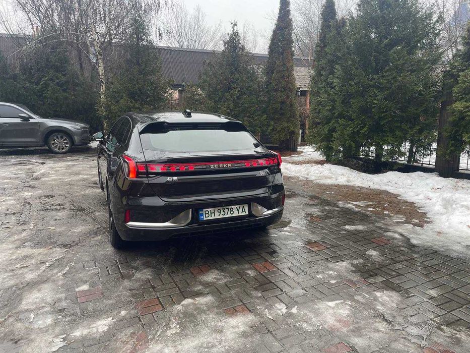 Продам Zeekr 001