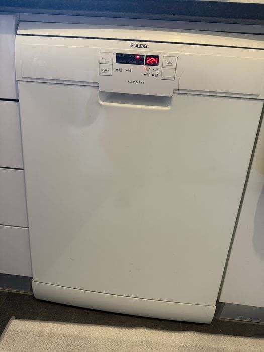 Maquina de lavar loiça AEG.