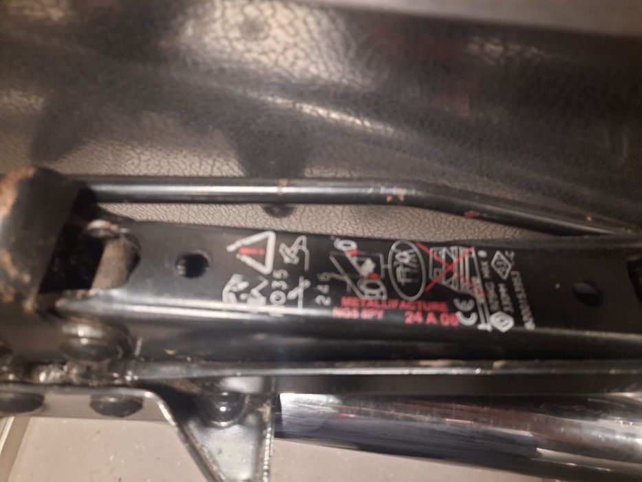 Домкрат Renault гарний стан