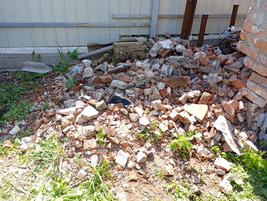 Віддам безкоштовно бій кірпіча