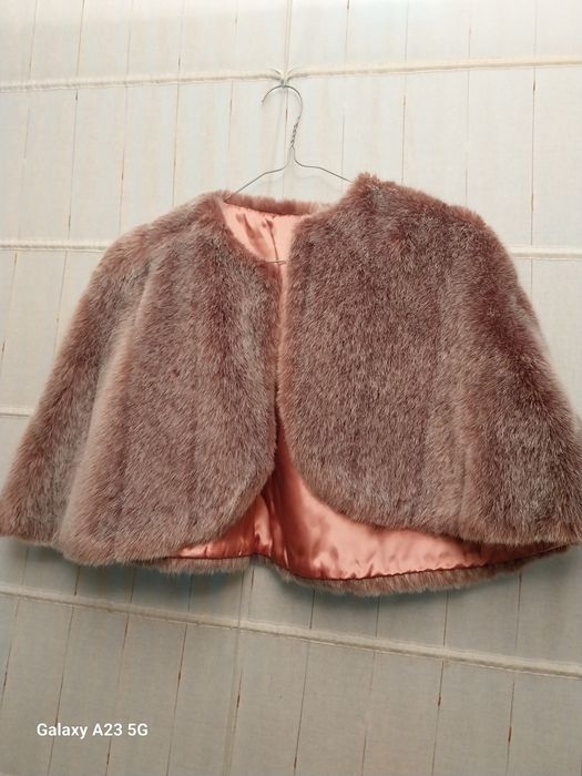 Capa para cerimónia em pele sintética