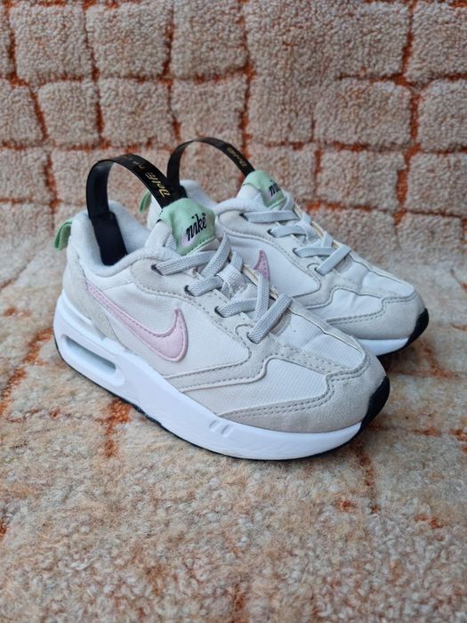 кроссовки Nike Air Max Dawn.