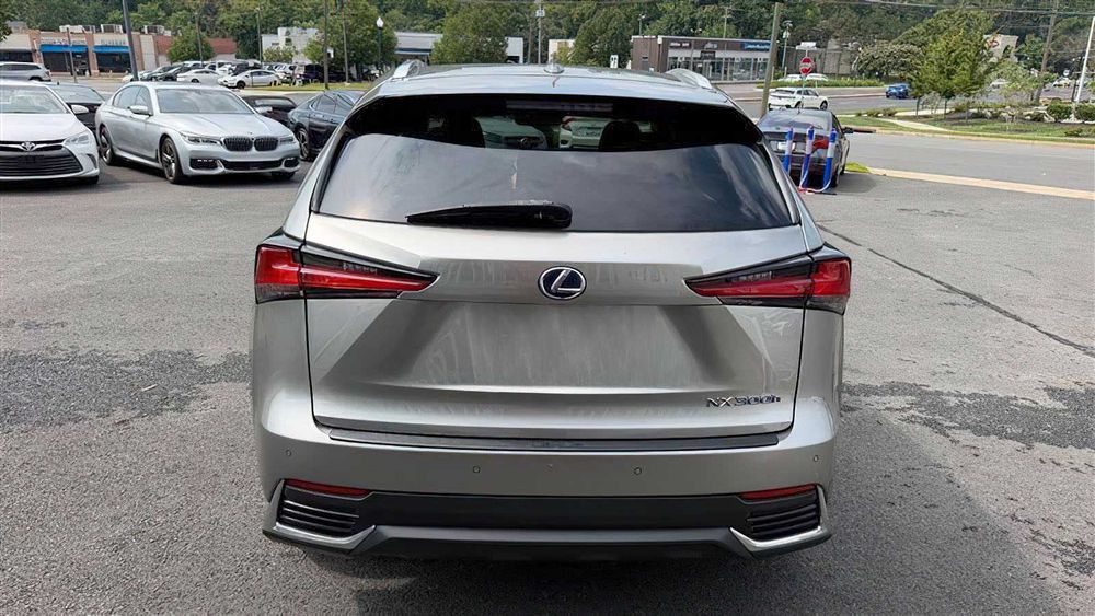 Lexus NX 300h      2020
