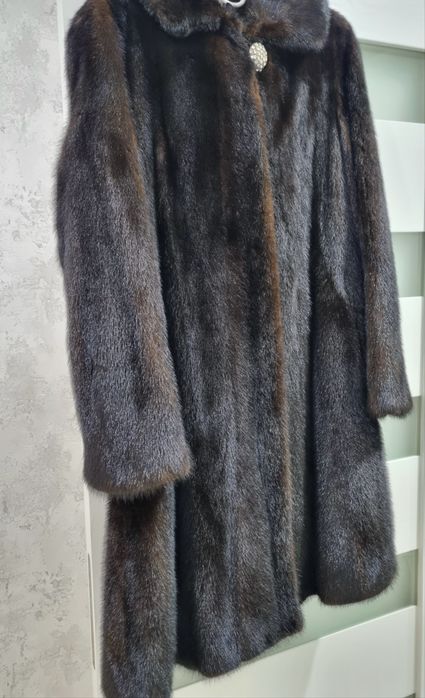 Шуба  норкова з  капюшоном нижче коліна  б/у